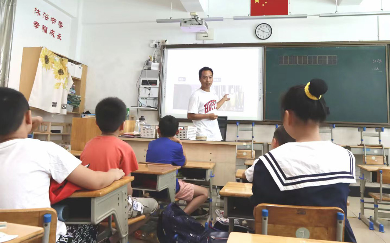 扎鲁特旗钟公庙中心小学