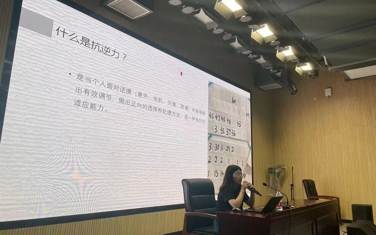 扎鲁特旗董玉娣中学